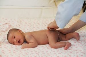 Mẹo điều trị táo bón cho trẻ 1 tháng tuổi an toàn, hiệu quả